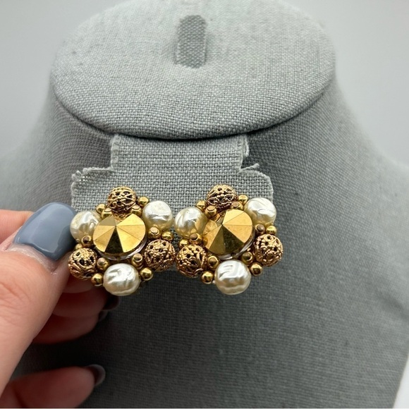 Vintage Round Faux Pearl and Gold Tone Textured Beaded Clip On Earrings - Picture 2 of 5